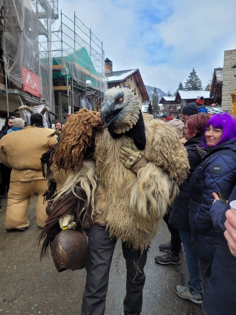 peluche with eagle mask